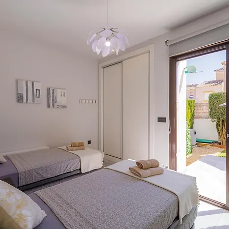 Luxe Met Verwarmd Prive Zwembad - Cabo Roig Villa